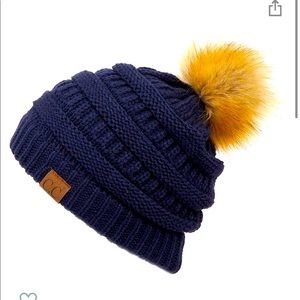 🔥🔥LOT OF 6C.C Exclusives Cable Knit Beanie LOT OF 6, 3 with poms,3 without🔥🔥